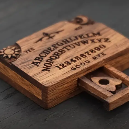 Swag: Tiny little Ouija board (super mini)